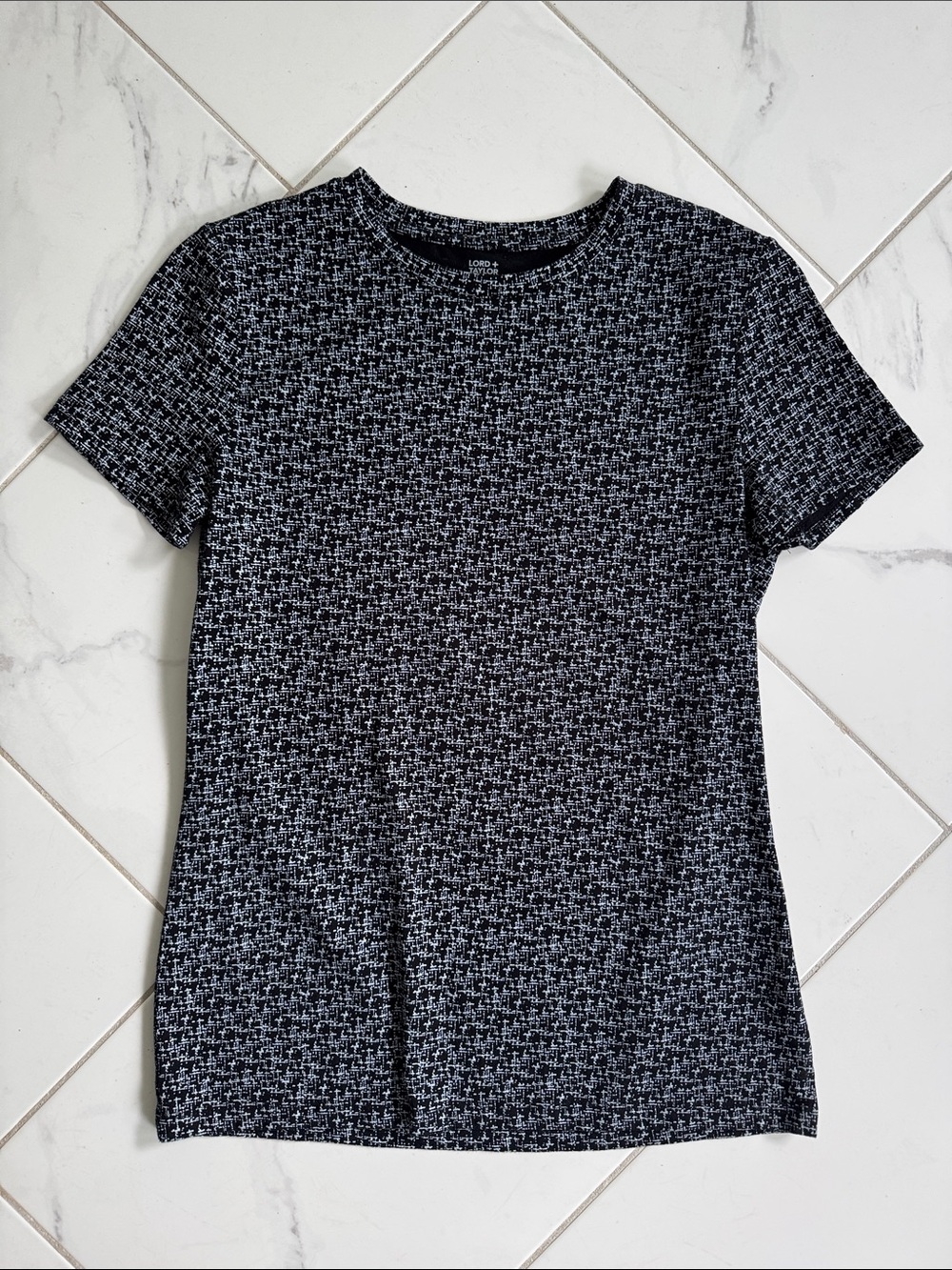 Lord & Taylor Black and White Short Sleeve Textured Tee